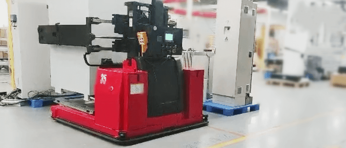 凯发K8(中国)机器人公司新能源无人叉车案例图